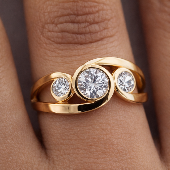 Vintage Gold Spiral Zirconia Ring